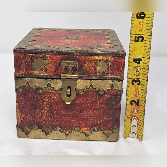 Handmade Pier 1 India Decorative Brass Wood Hinged Trinket Stash Box - Picture 12 of 13